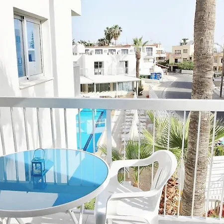 Pool View Renovated Studio *