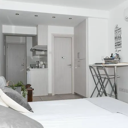 Appartement Pool View Renovated Studio *