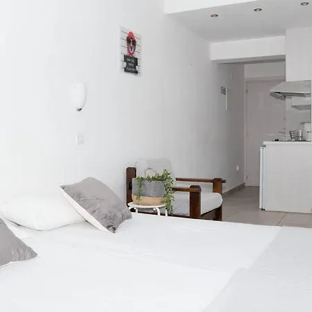 Pool View Renovated Studio